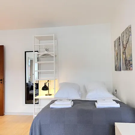 In Glostrup, Hovedvejen 70, 2 *
